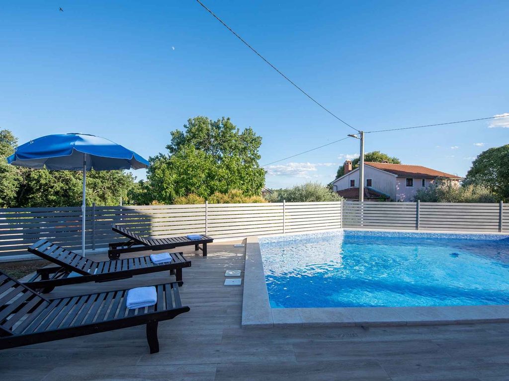 Ferienwohnung mit Pool und Klimaanlage