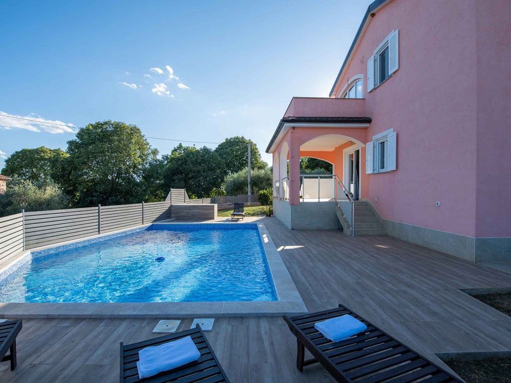 Ferienwohnung mit Pool und Klimaanlage
