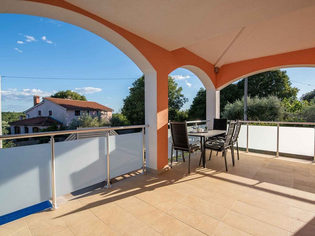 Ferienwohnung mit Pool und Klimaanlage