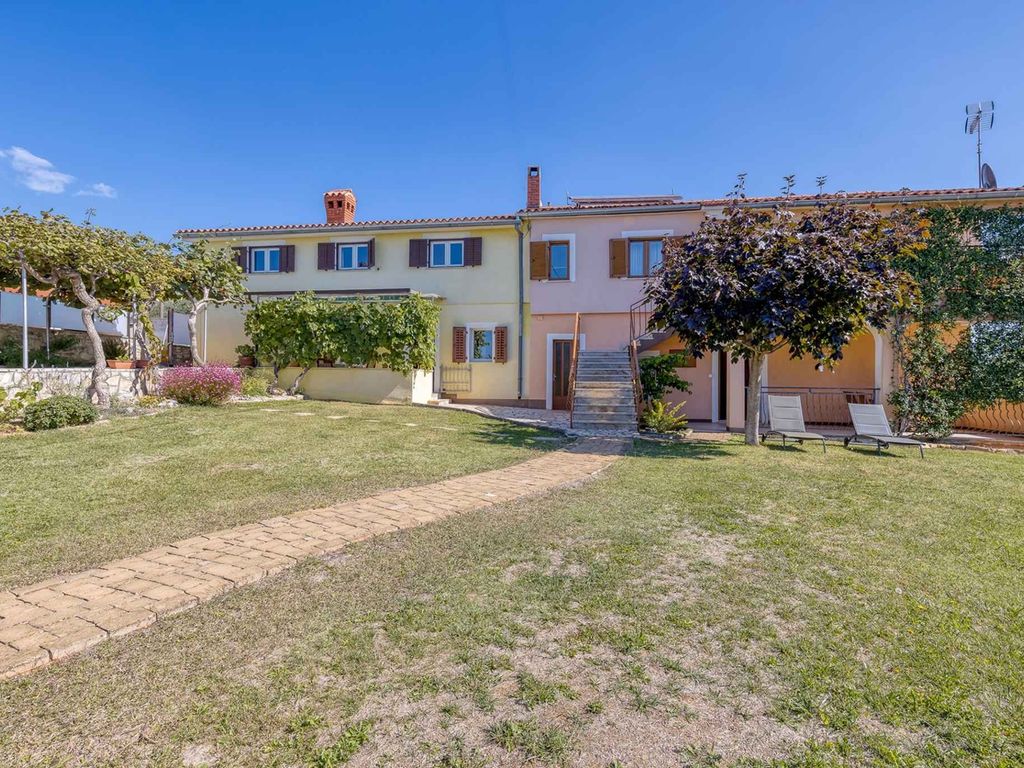 Ferienwohnung mit zwei Schlafzimmern und Terrasse, in Kaštelir - Haustiere sind willkommen