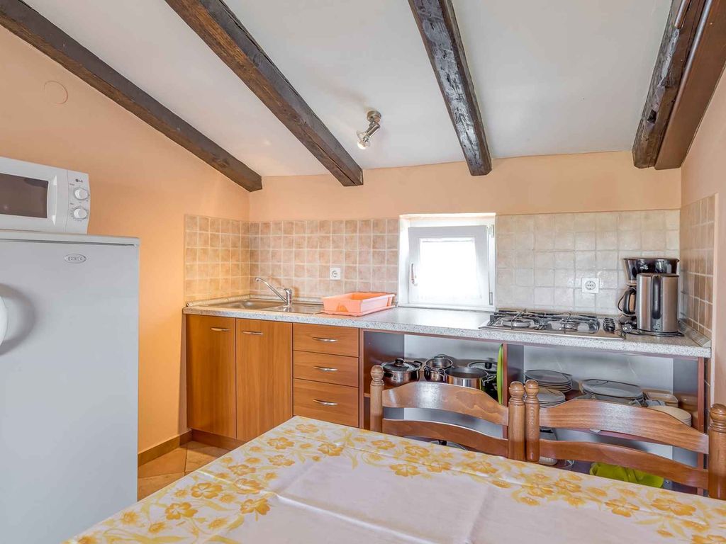 Ferienwohnung mit zwei Schlafzimmern und Terrasse, in Kaštelir - Haustiere sind willkommen