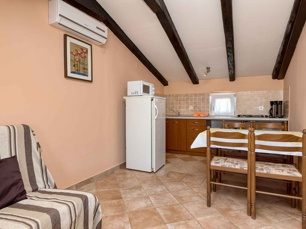 Ferienwohnung mit zwei Schlafzimmern und Terrasse, in Kaštelir - Haustiere sind willkommen