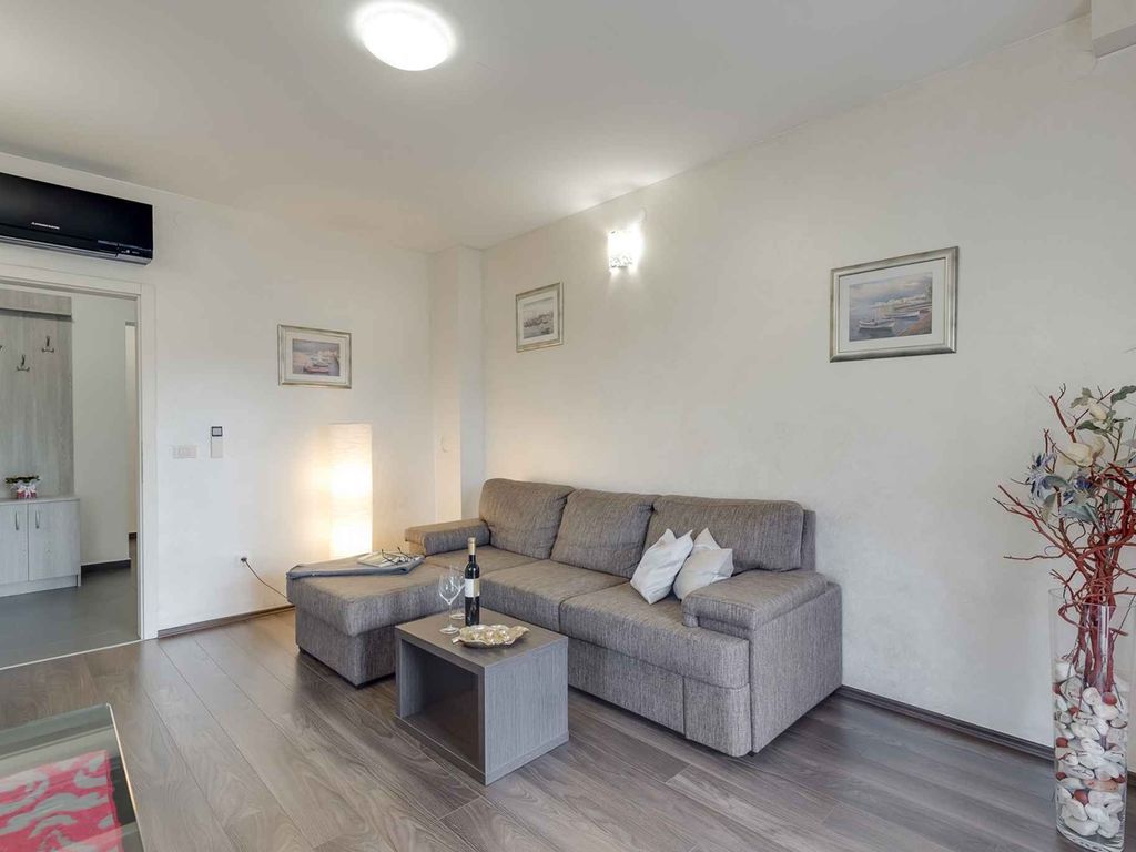 Moderne Ferienwohnung in Porec, 900 m vom Strand entfernt