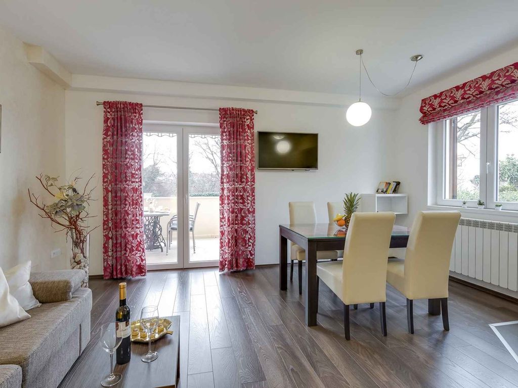 Moderne Ferienwohnung in Porec, 900 m vom Strand entfernt