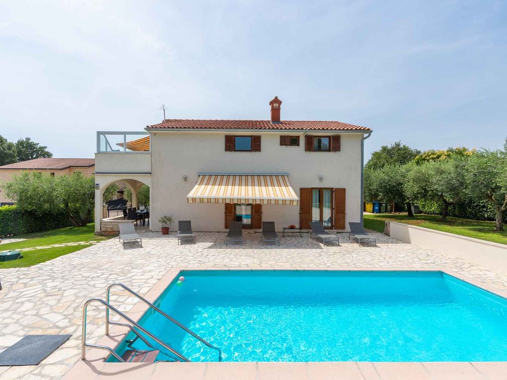 Villa mit drei separaten Apartments