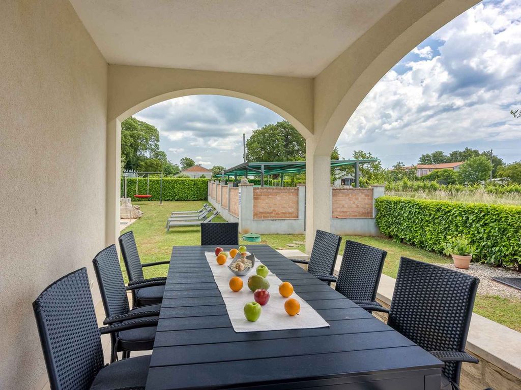 Villa mit drei separaten Apartments