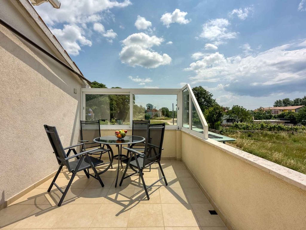 Villa mit drei separaten Apartments