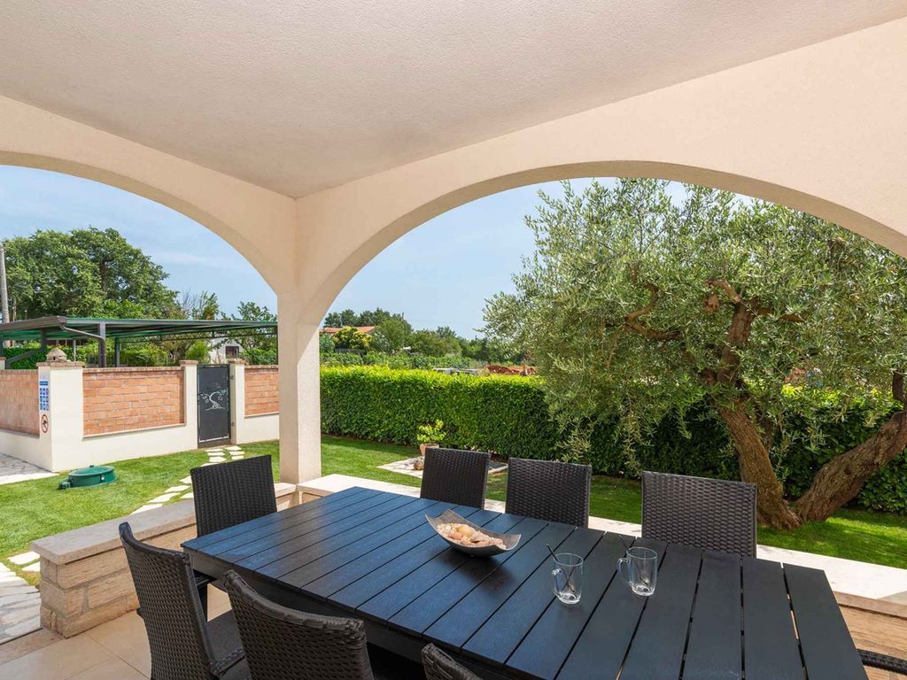 Villa mit drei separaten Apartments