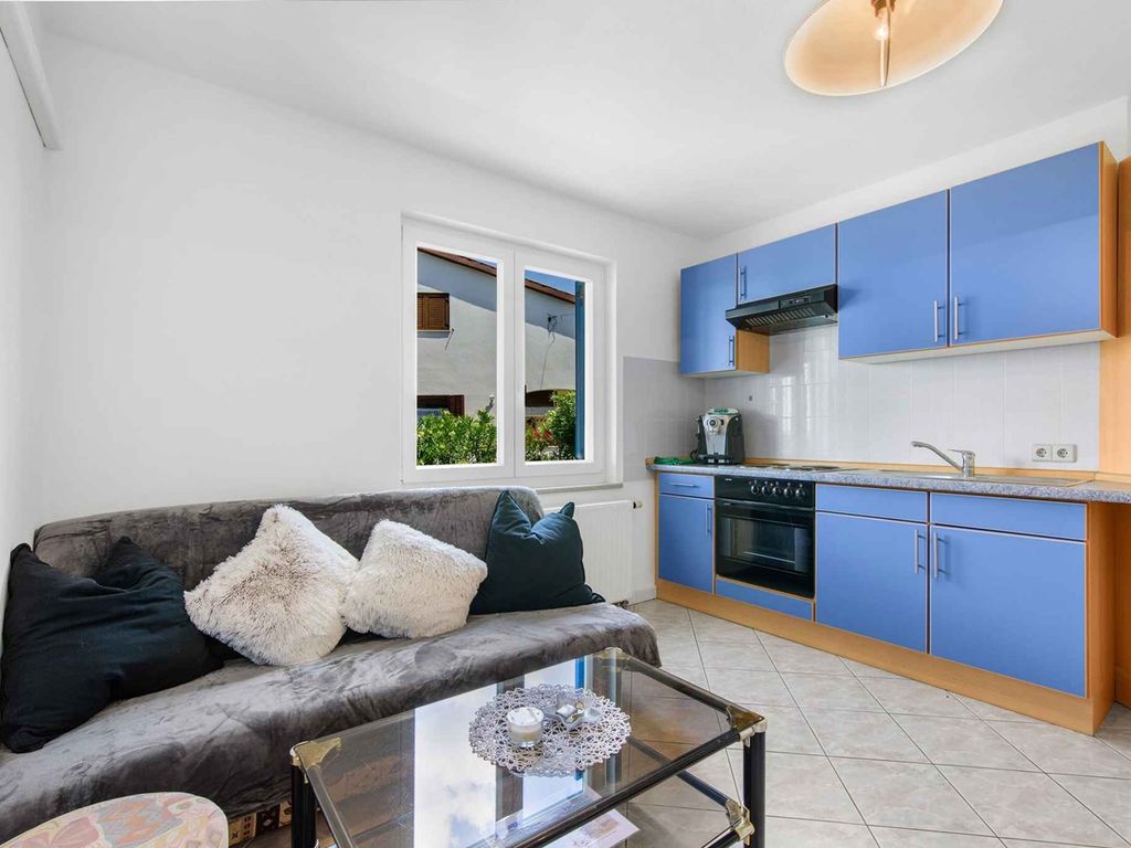 Apartment mit großem Balkon, zwei Schlafzimmern, Parkplatz, WLAN, für 4-5 Personen