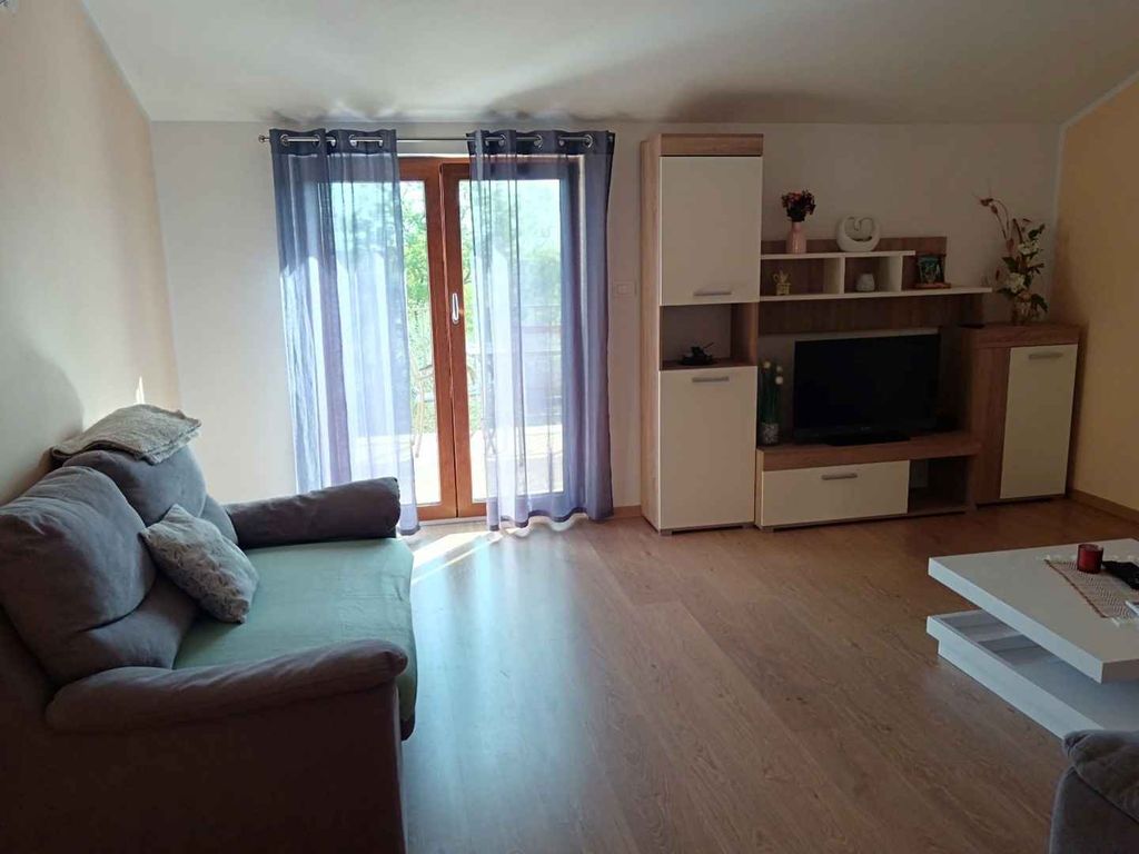 Apartment mit zwei Schlafzimmern, Garten, WLAN für 6 Personen, 8 km von Vrsar entfernt