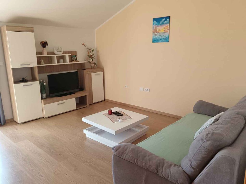 Apartment mit zwei Schlafzimmern, Garten, WLAN für 6 Personen, 8 km von Vrsar entfernt