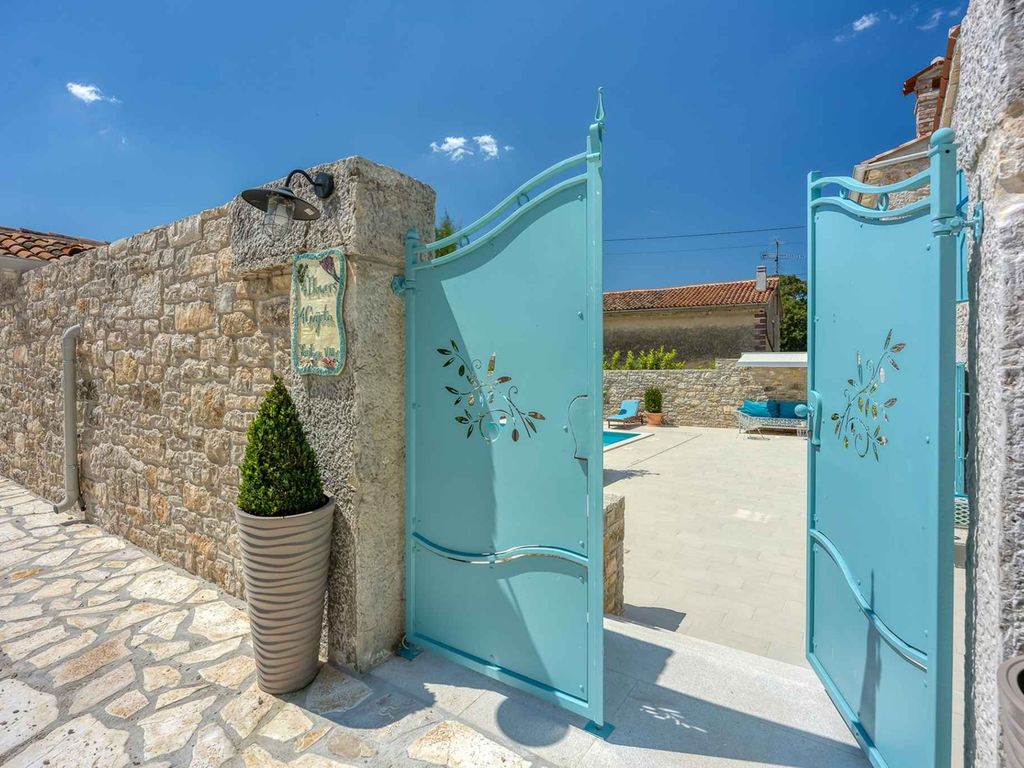 Villa mit Pool und Klimaanlage