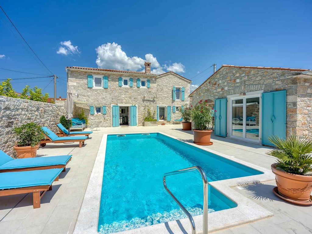 Villa mit Pool und Klimaanlage
