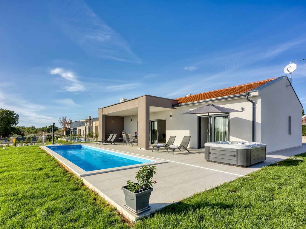 Villa mit Privatpool und Whirlpool