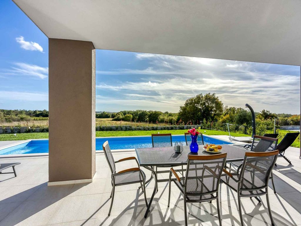 Villa mit Privatpool und Whirlpool