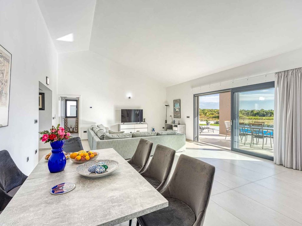 Villa mit Privatpool und Whirlpool