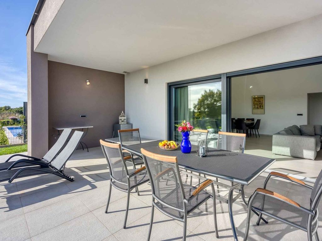 Villa mit Privatpool und Whirlpool