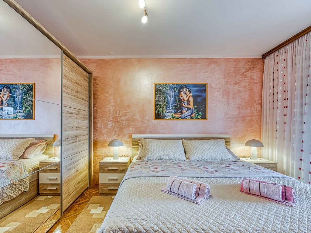Ferienwohnung mit Klimaanlage und Balkon