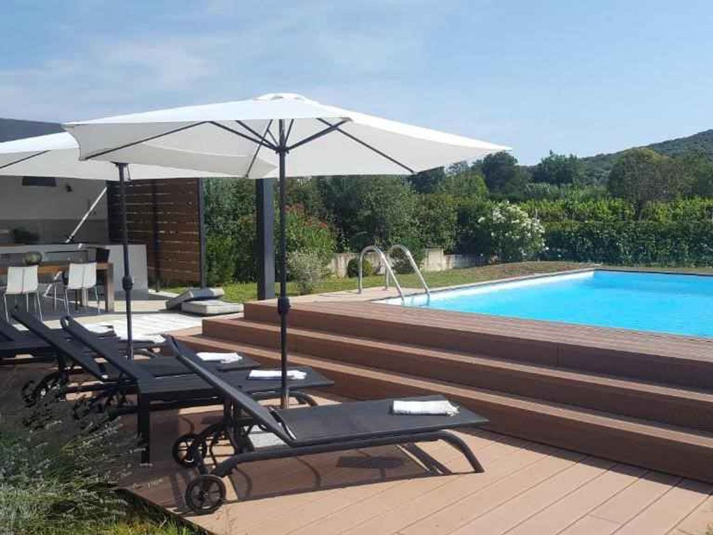 Villa mit Pool und Klimaanlage