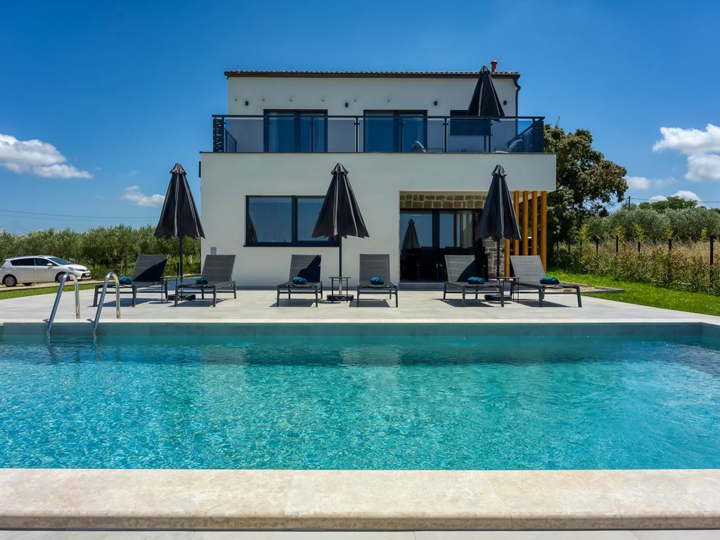 Charmantes, modern ausgestattetes Ferienhaus in der Nähe von Poreč, für 8 Personen