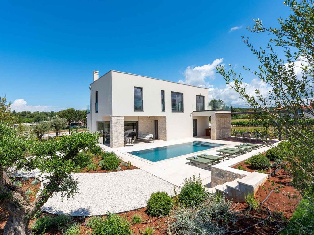 Ein schönes, modernes Ferienhaus in unmittelbarer Nähe zum Meer für 8 Personen