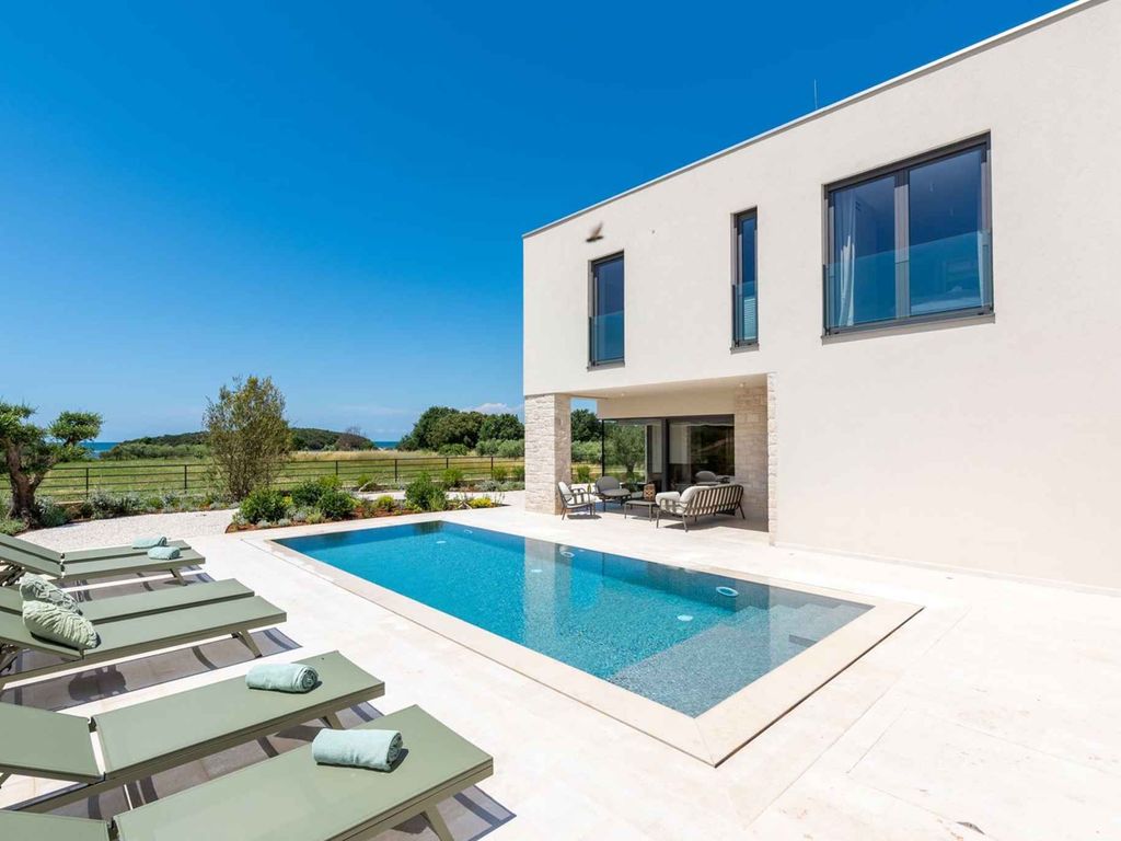 Ein schönes, modernes Ferienhaus in unmittelbarer Nähe zum Meer für 8 Personen