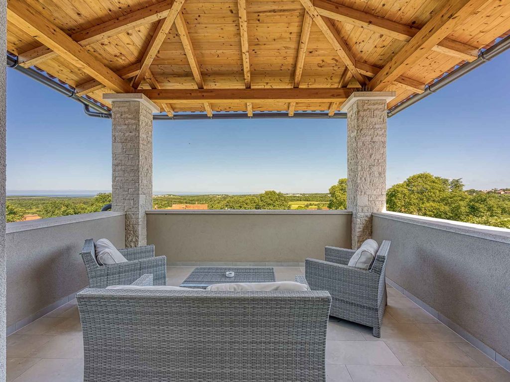 Villa mit Pool und Klimaanlage
