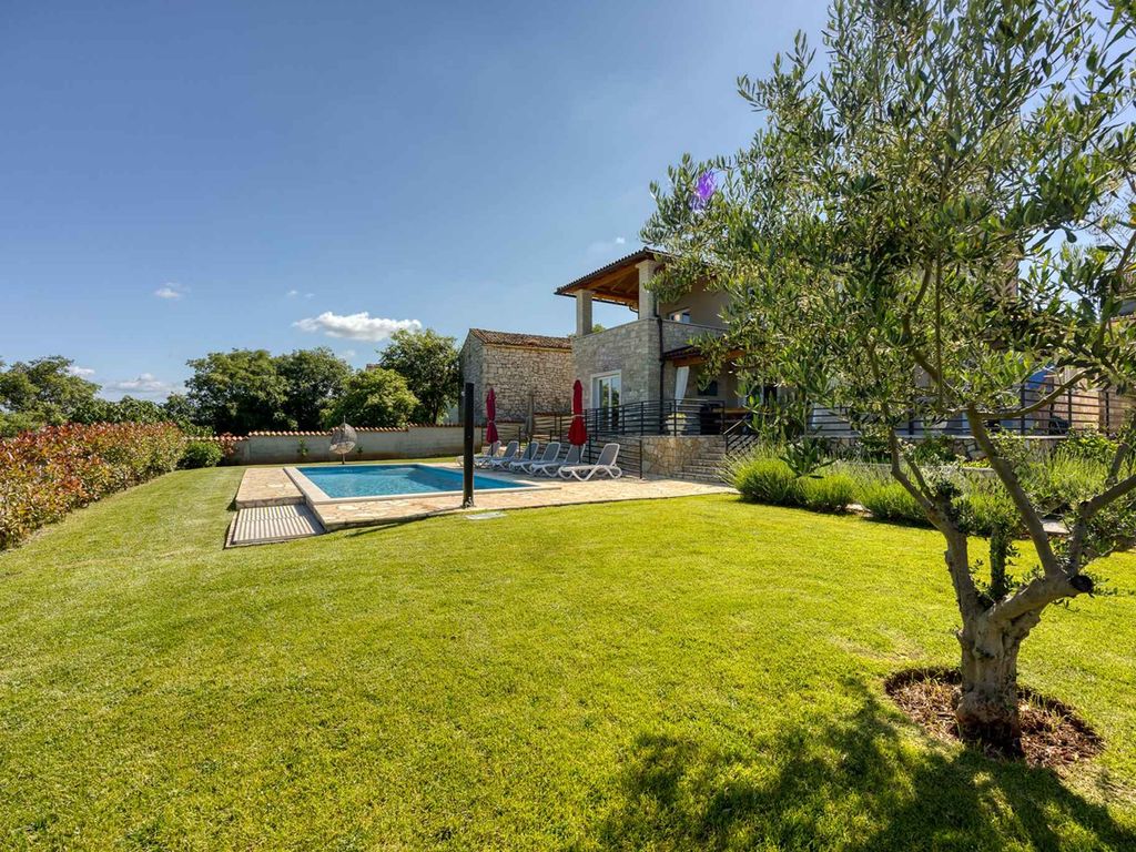 Villa mit Pool und Klimaanlage