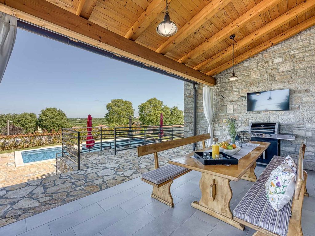 Villa mit Pool und Klimaanlage
