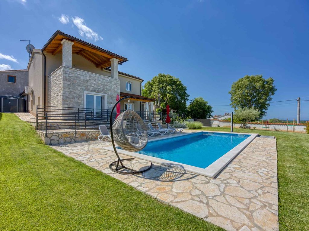 Villa mit Pool und Klimaanlage