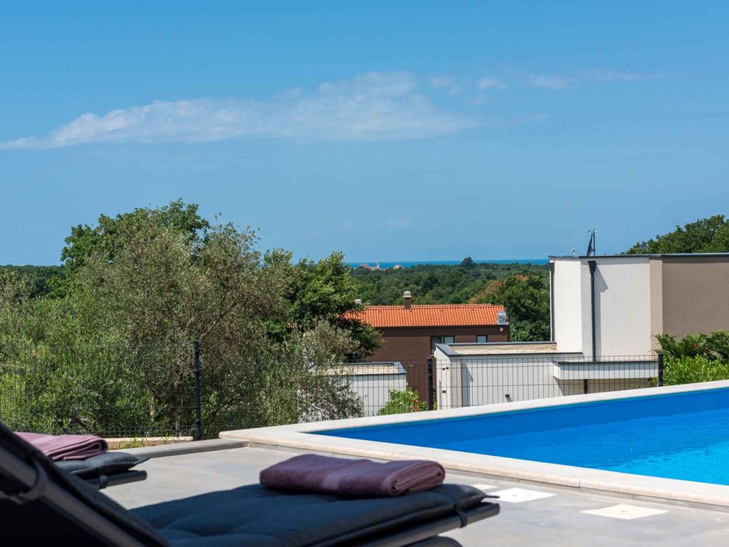 Villa mit Pool und Klimaanlage