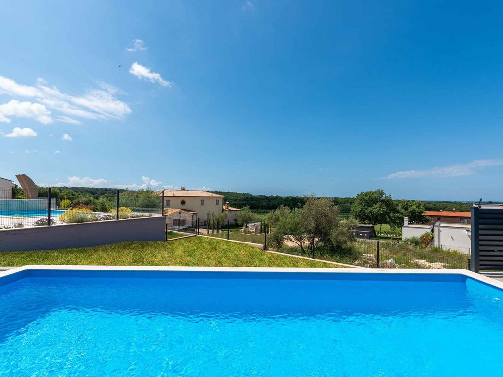 Villa mit Pool und Klimaanlage