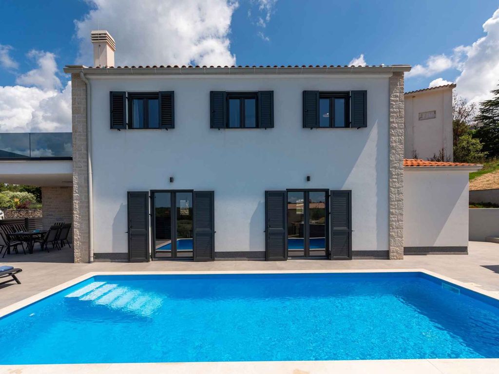 Villa mit Pool und Klimaanlage