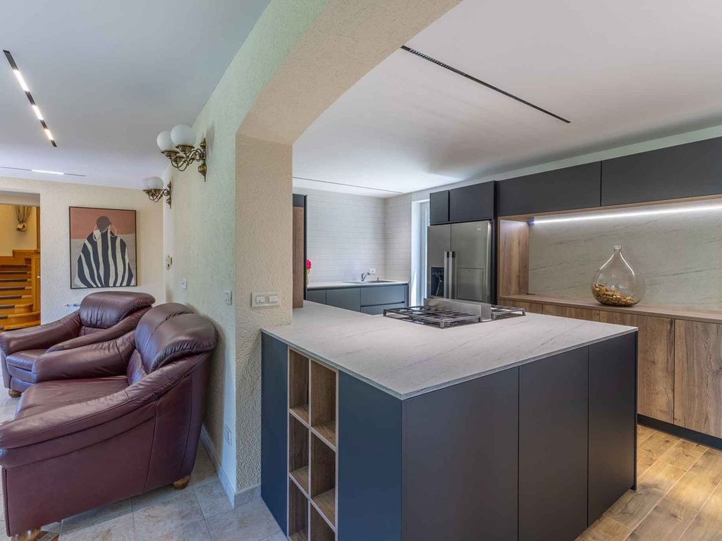 Villa mit Pool und Jacuzzi