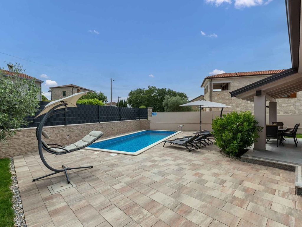 Villa mit Pool und Klimaanlage