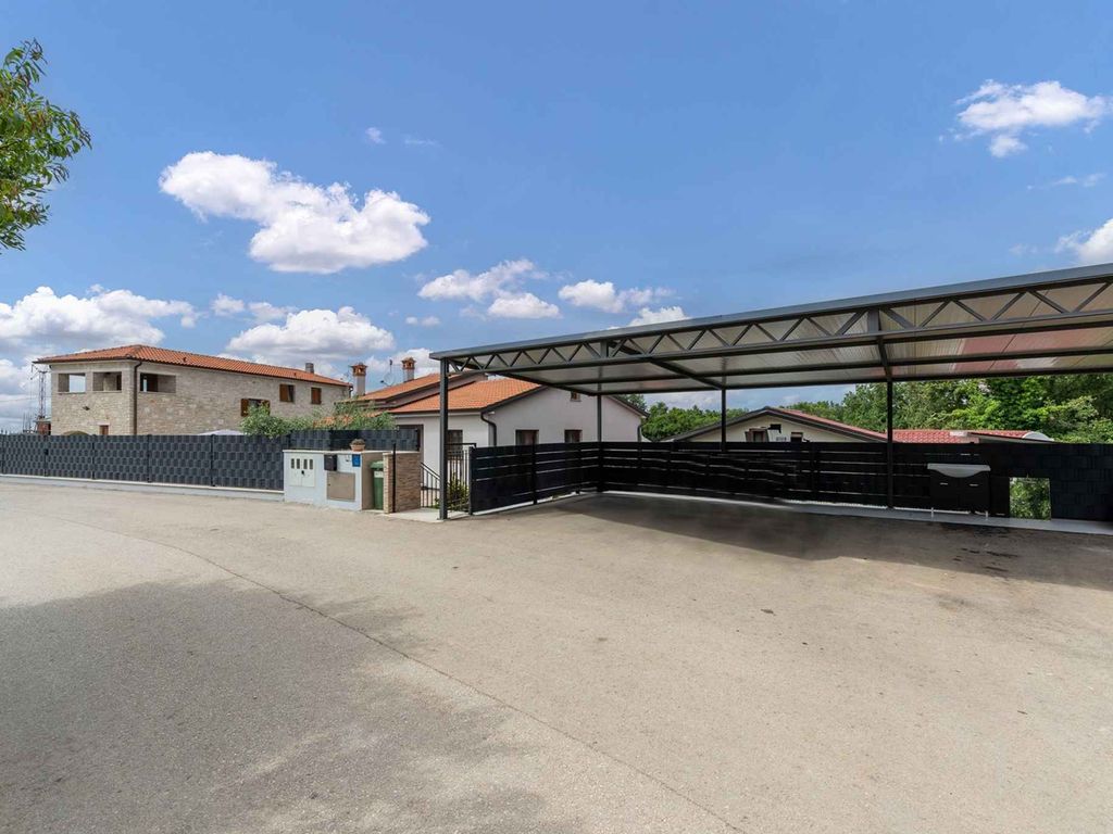 Villa mit Pool und Klimaanlage