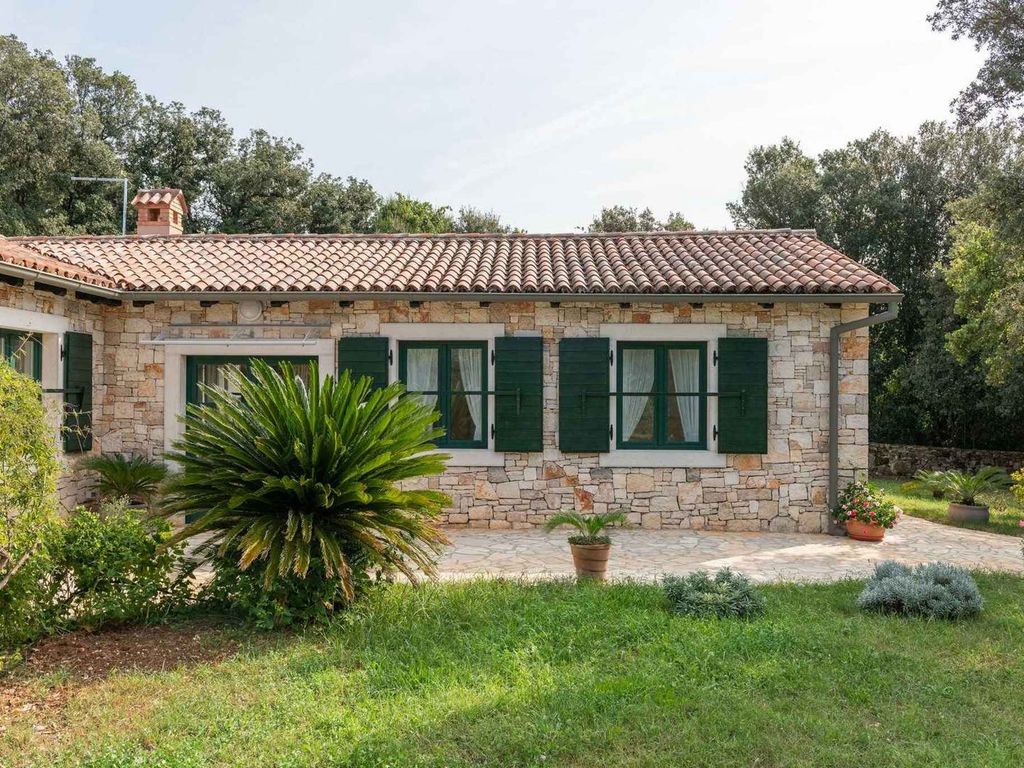 Villa mit Aussenpool