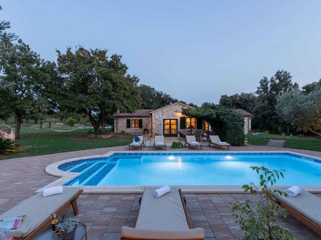 Villa mit Aussenpool