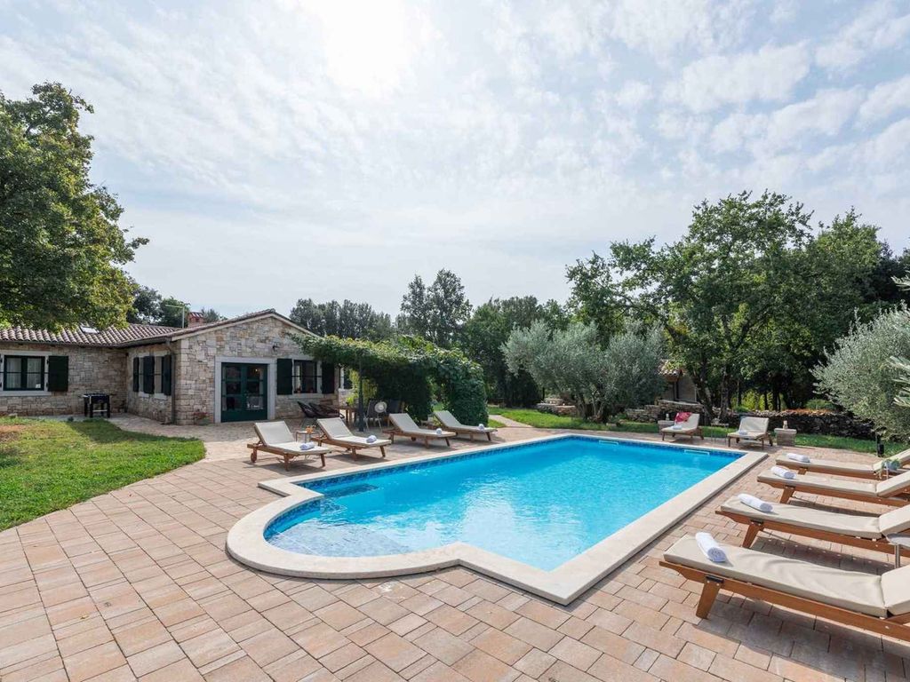 Villa mit Aussenpool