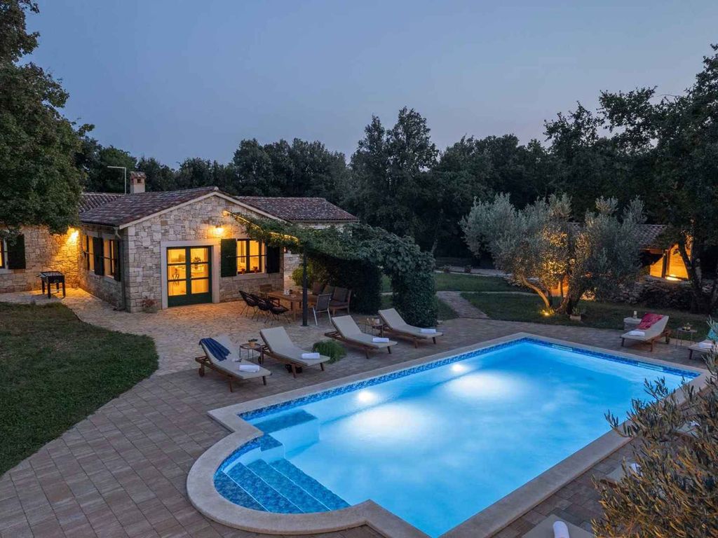 Villa mit Aussenpool