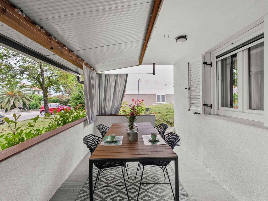 Ferienwohnung mit Terrase und Klimaanlage