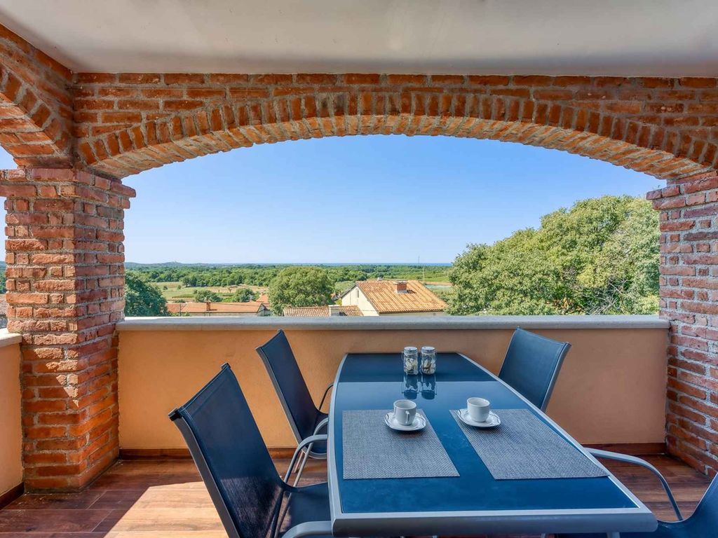 Ferienwohnung mit Balkon und Klimaanlage