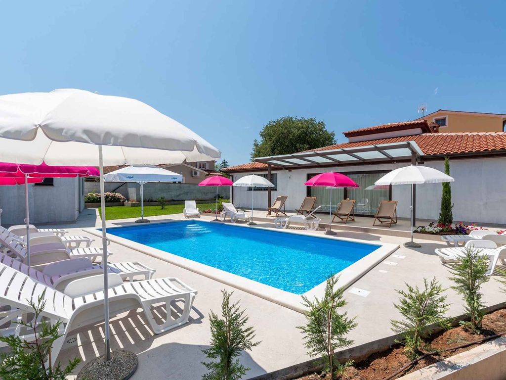 Apartment mit 1 Schlafzimmer, Garten und Gemeinschaftspool, in der Nähe von Poreč