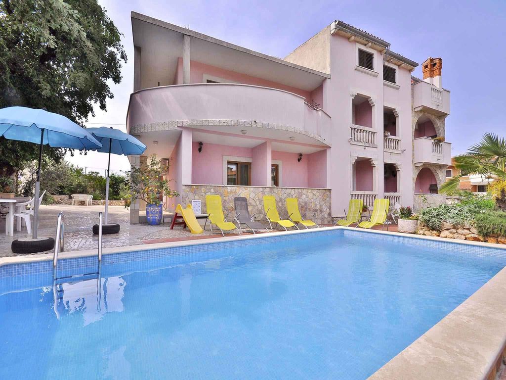 Ferienwohnung in Strandnähe mit Pool