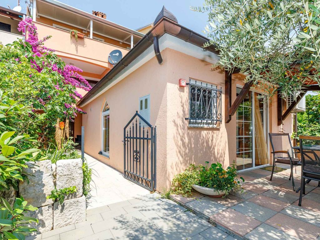 Ferienwohnung mit Terarsse und Garten
