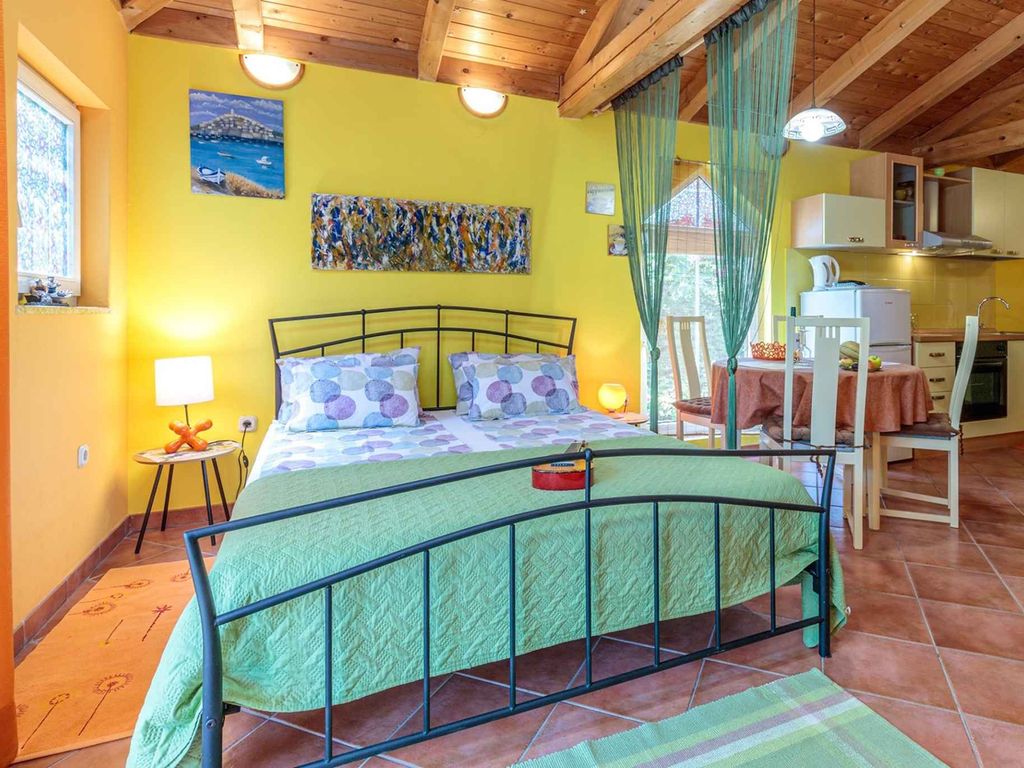 Ferienwohnung mit Terarsse und Garten
