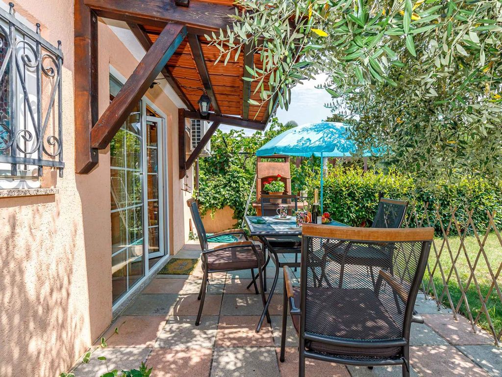 Ferienwohnung mit Terarsse und Garten