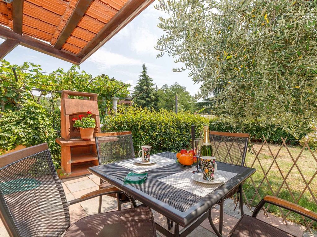 Ferienwohnung mit Terarsse und Garten