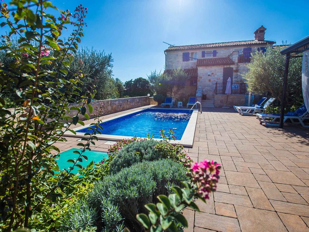Villa mit Klimaanlage und Pool