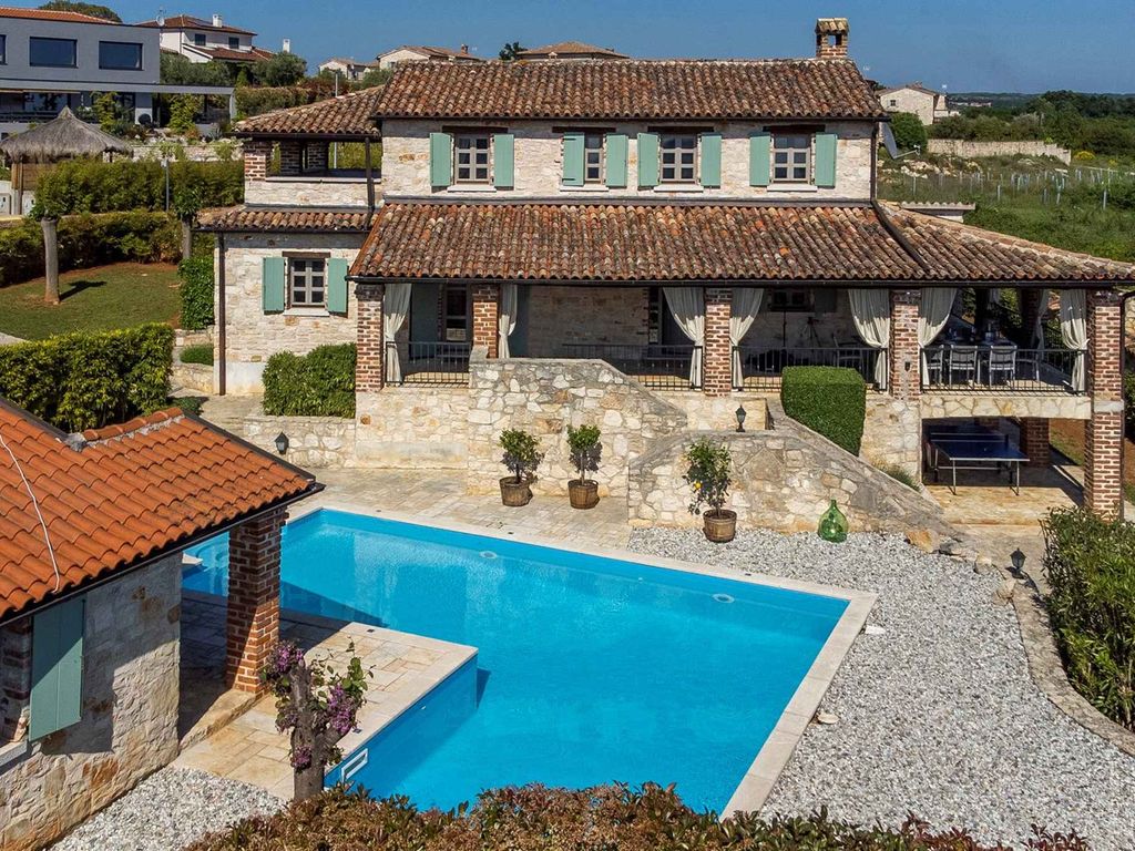 Villa mit Aussenpool